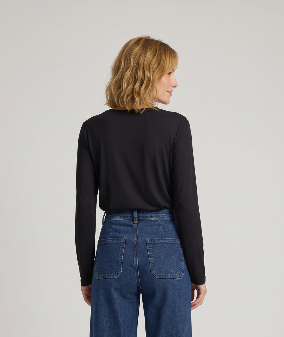 Pull manches longues femme Agile noir en maille fine col V et coupe droite