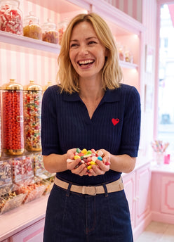 Pull Cuore marine manches courtes en maille torsadée avec broderie cœur rouge — Carnaby