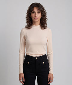 Pull fin femme beige en maille côtelée à col cheminée face avant