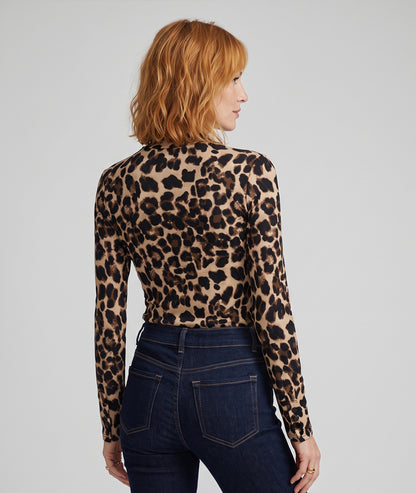 Pull fin femme camel en maille côtelée à col cheminée face arrière