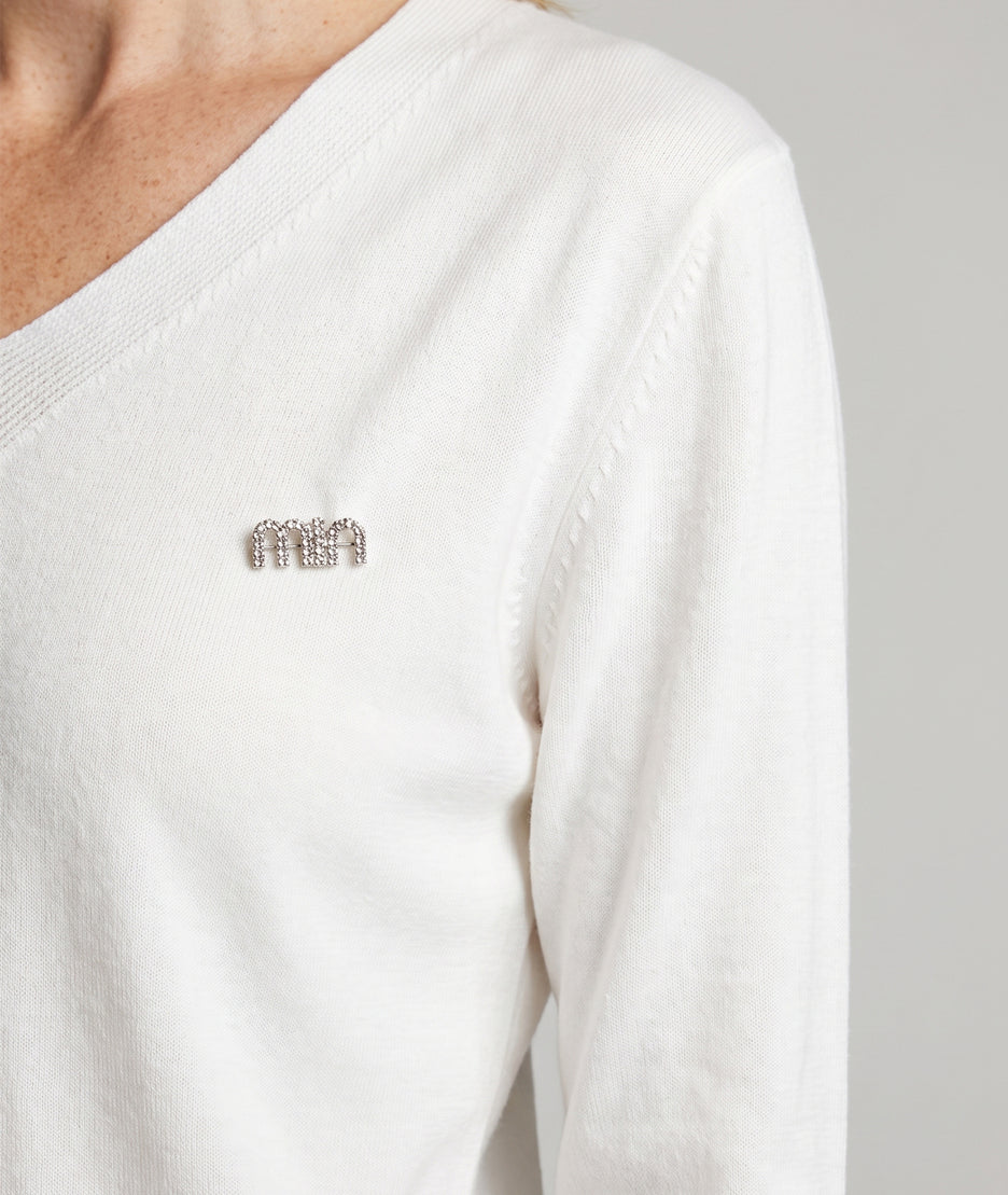 Pull col V femme écru Miulo en maille fine avec broche en strass