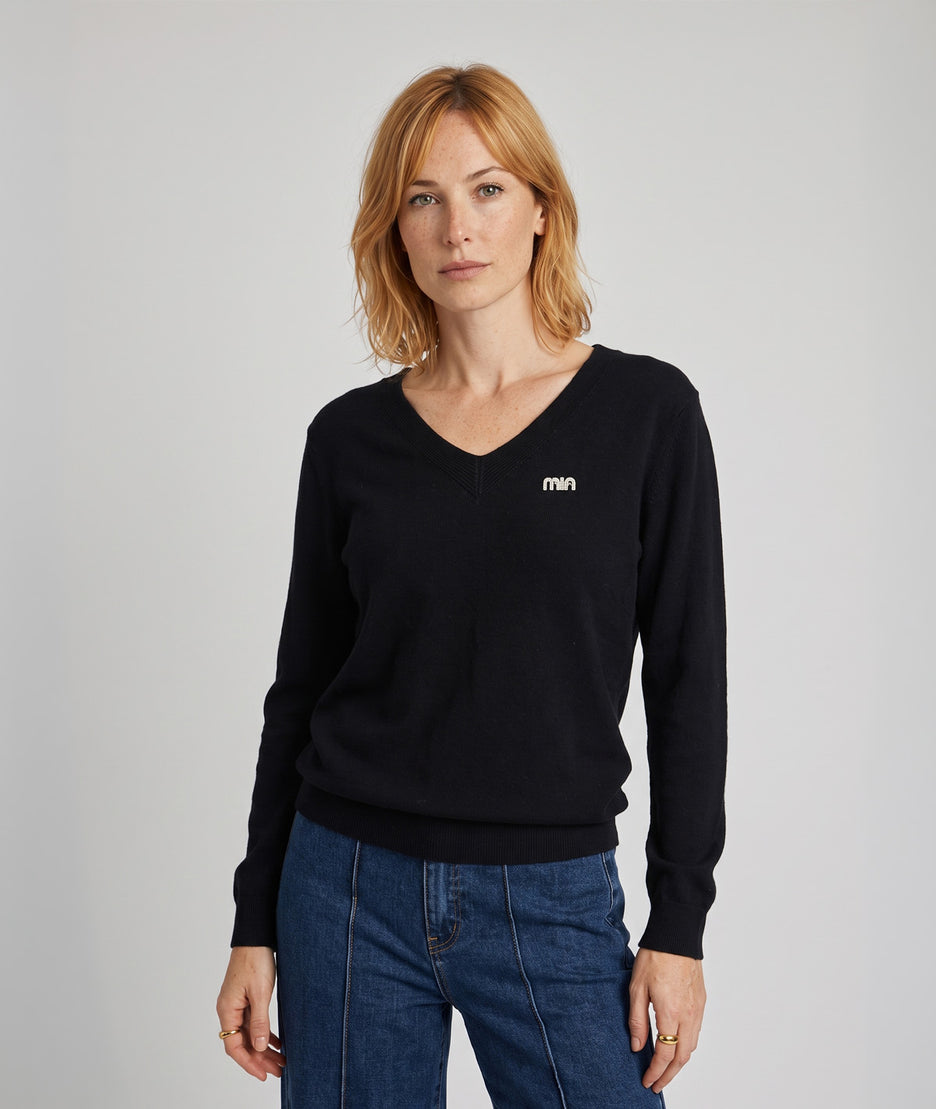Pull col V femme noir Miulo en maille fine avec broche en strass