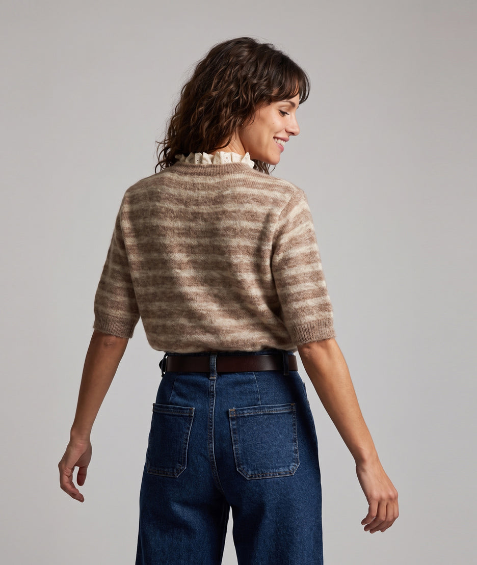 Pull manches courtes femme Salva beige à rayures avec col et détails en dentelle