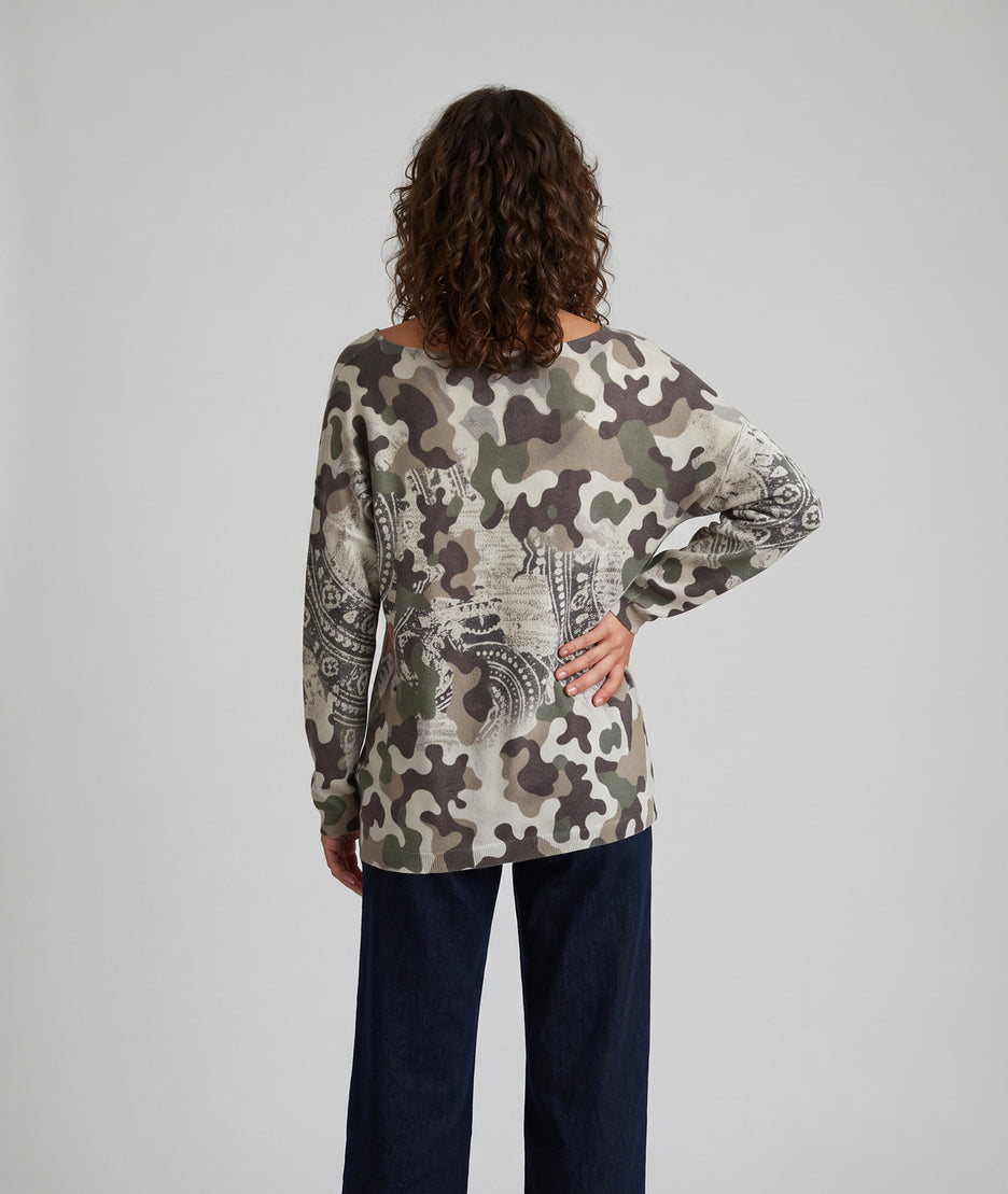 Pull Sueno kaki motif militaire fantaisie avec détails dorés — marque Carnaby