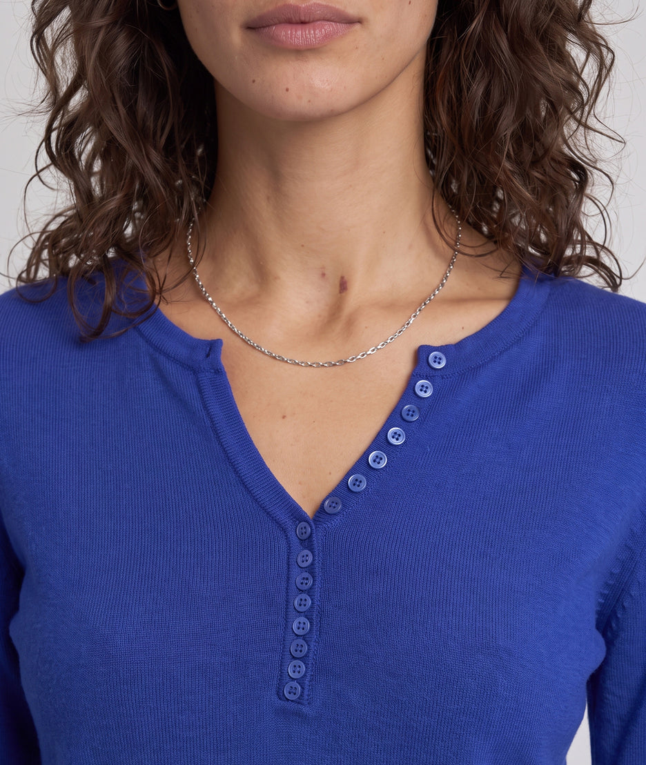 Pull col V femme Suzanna bleu roi en maille fine avec boutons