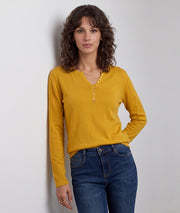 Pull col V femme Suzanna ocre en maille fine avec boutons