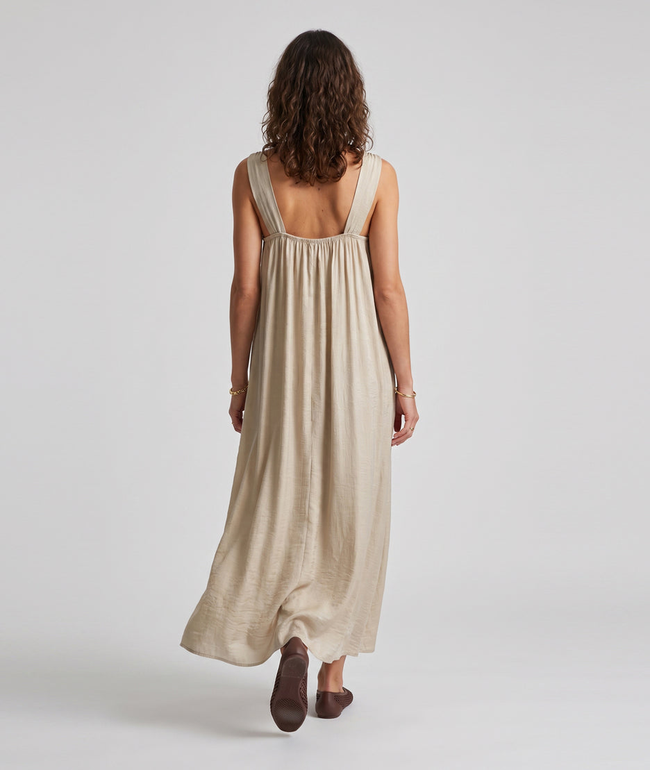 Robe longue Bij beige ample avec bretelles bijoux dorés — marque Carnaby
