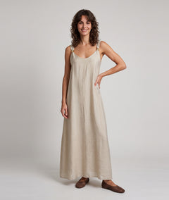 Robe longue Bij beige ample avec bretelles bijoux dorés — marque Carnaby