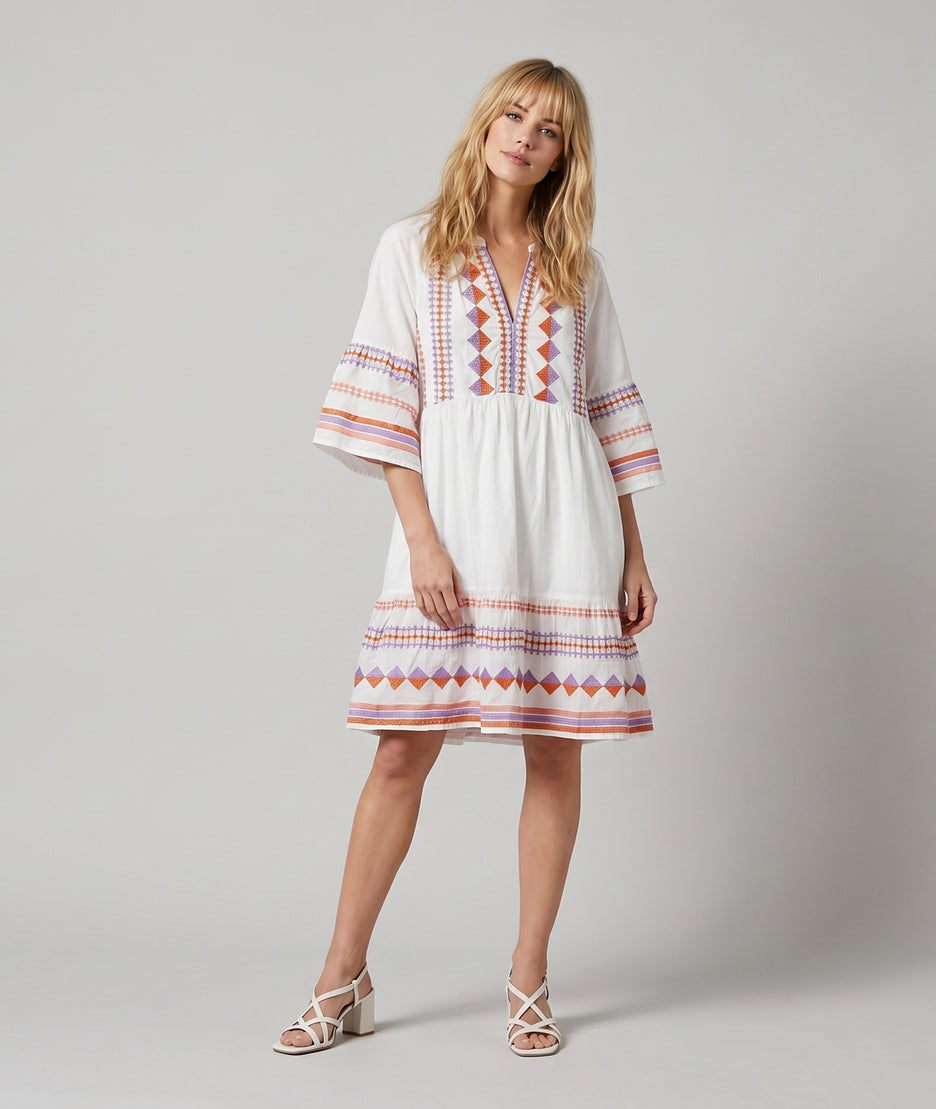 Robe Broda courte à broderies colorées ecru face