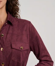 Robe Burgundy bordeaux effet daim portée de face — look féminin Carnaby