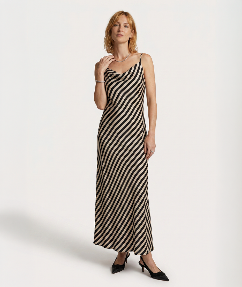 Robe Katerina écru rayures diagonales col bénitier face — Carnaby