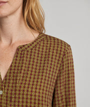 Robe courte Marianne kaki portée de face — look quotidien Carnaby