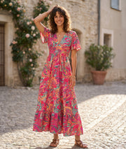 Robe Maurina fuchsia imprimé paisley empire smockée col V face — Carnaby