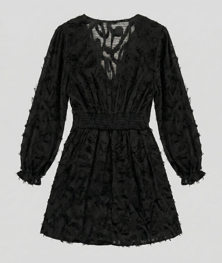 Robe_patineuse_noir_fond_blanc_noir