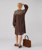 Robe chemise Nora choco avec détails léopard — marque Carnaby