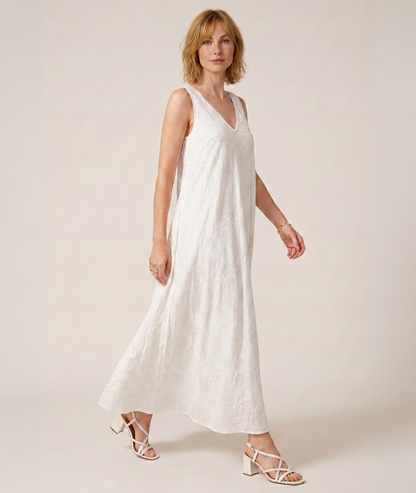Robe Soraya blanc broderie feuillage col V ample face - Carnaby