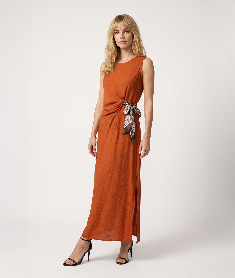 Robe longue habillée Tyna avec foulard couleur brique