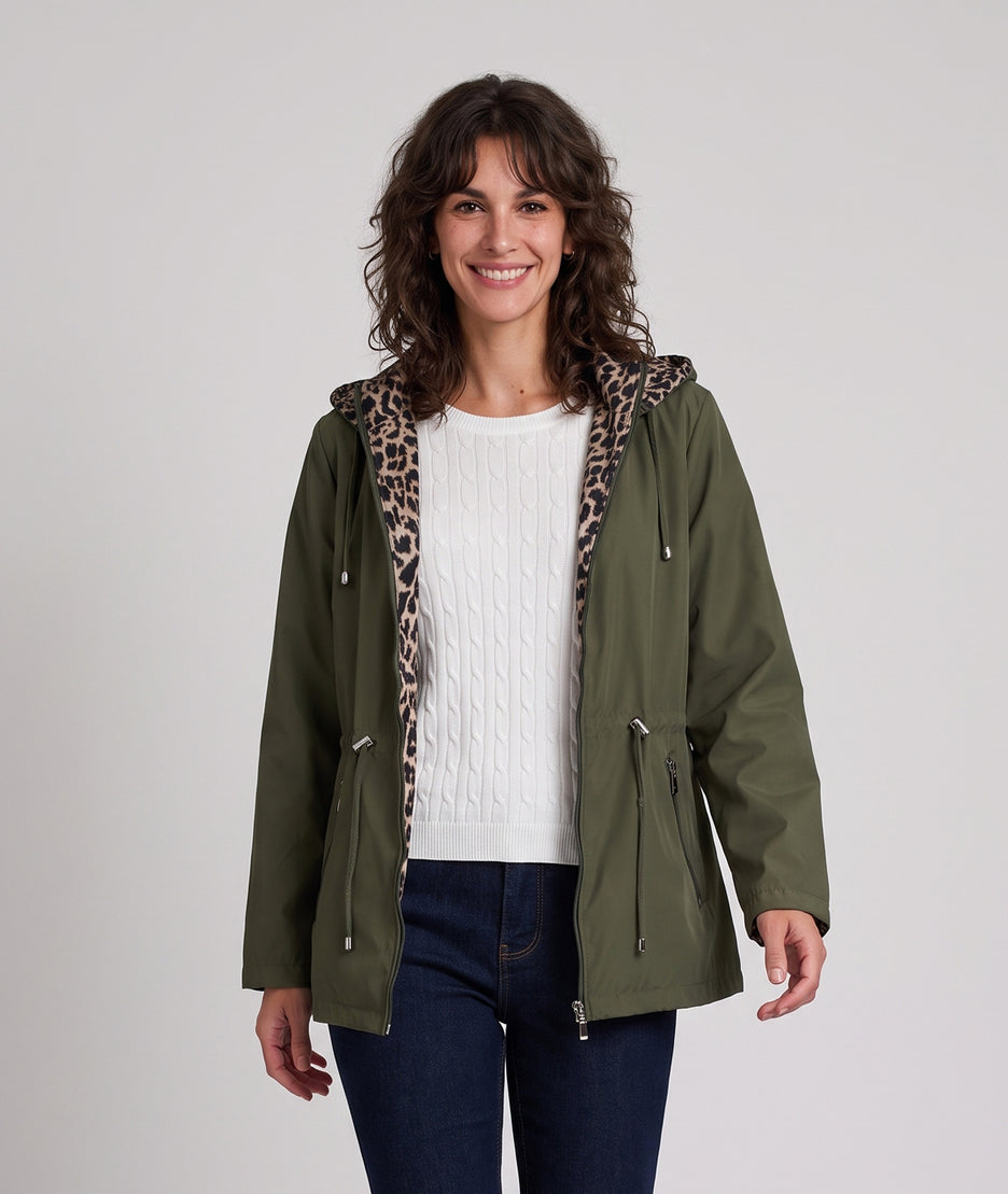 Trench réversible léopard femme Léa porté côté kaki avec capuche