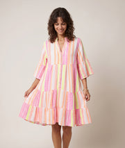 Robe Andre blanc gaze coton col mao volants étagés rayures colorées face — Carnaby