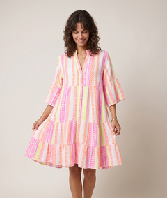 Robe Andre blanc gaze coton col mao volants étagés rayures colorées face — Carnaby