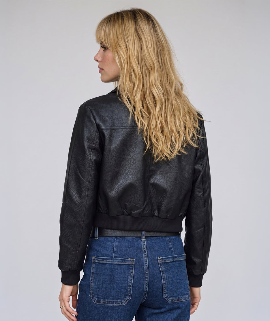 Veste courte femme en simili-cuir noir à col chemise face arrière