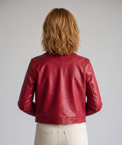 Veste courte femme Carla rouge effet brillant avec poches à rabat et boutons pression