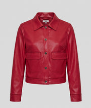 Veste courte femme Carla rouge effet brillant avec poches à rabat et boutons pression