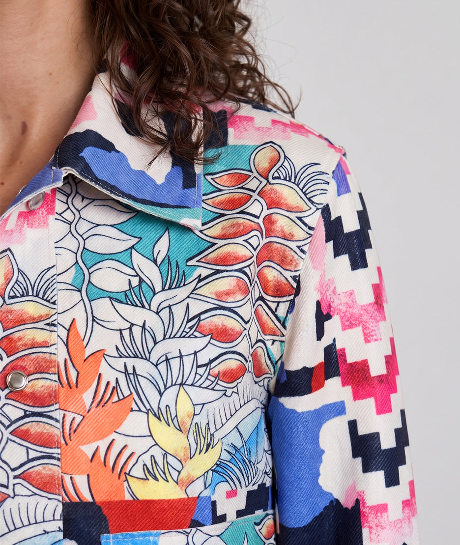 Veste courte femme Kelly bleu à motifs colorés effet ciré et poches à rabat