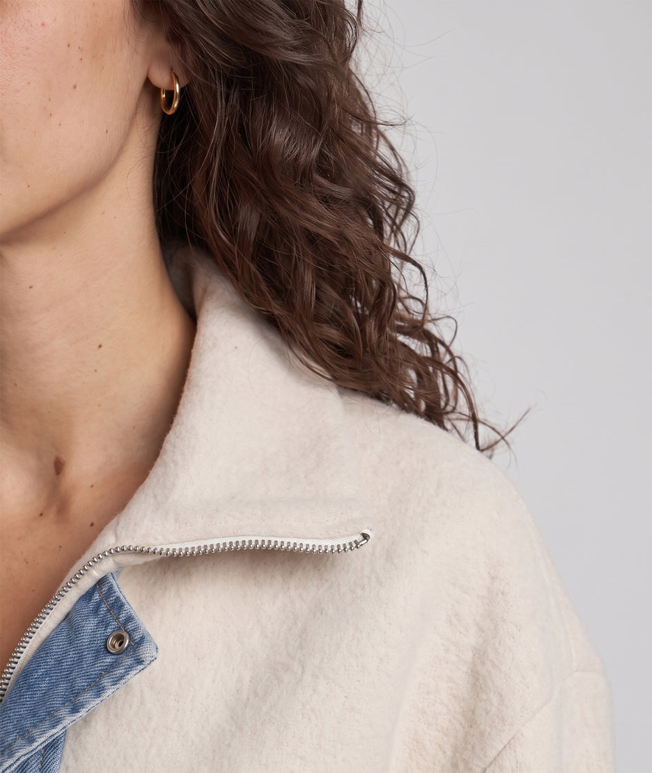 Veste bi-matière femme Maria beige en maille et denim bleu clair détail col