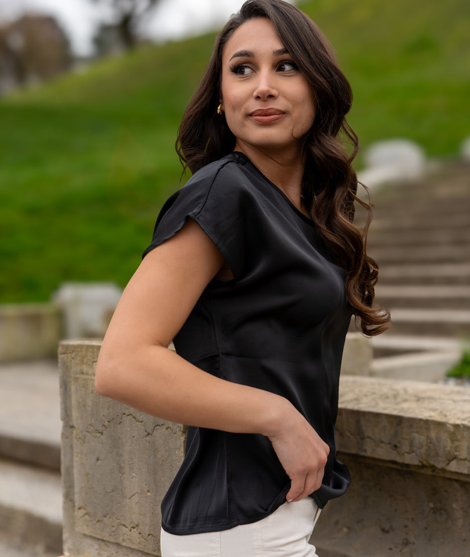 T-shirt effet satiné Unity noir de coté