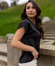 T-shirt effet satiné Unity noir de coté