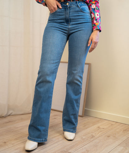 Jean flare Thaïs face