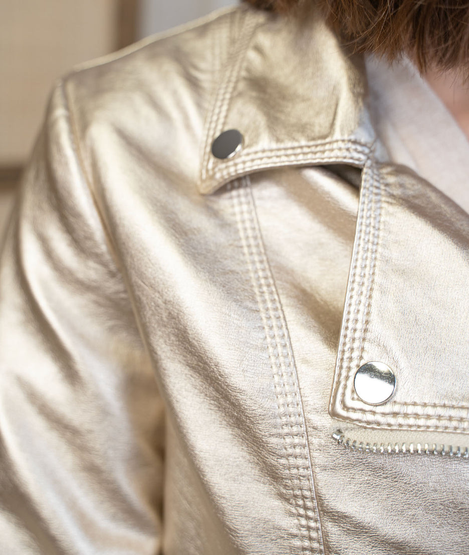 Veste Perfecto en Simili Cuir beige détail épaule