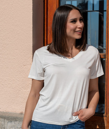 T-shirt col V Andrea blanc face avant