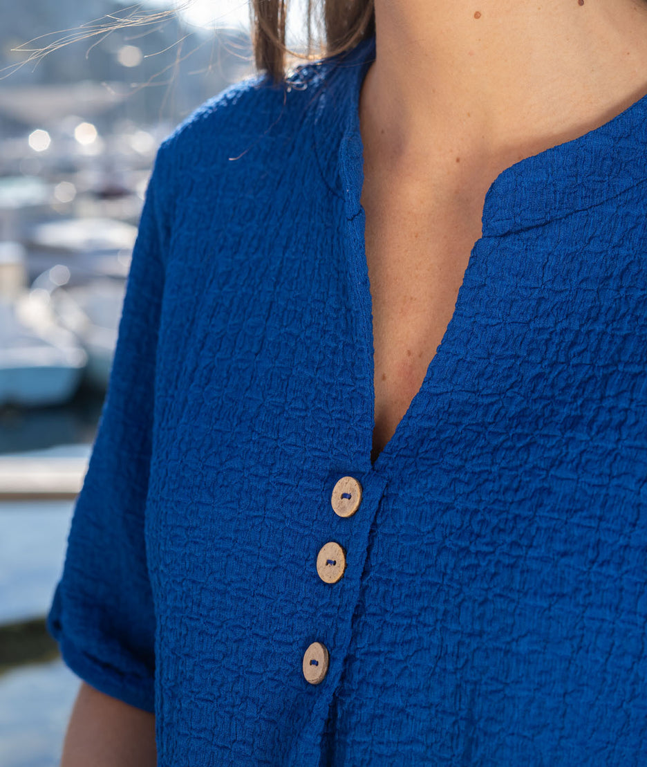 Top à manches 3/4 Tilka bleu roi détail col
