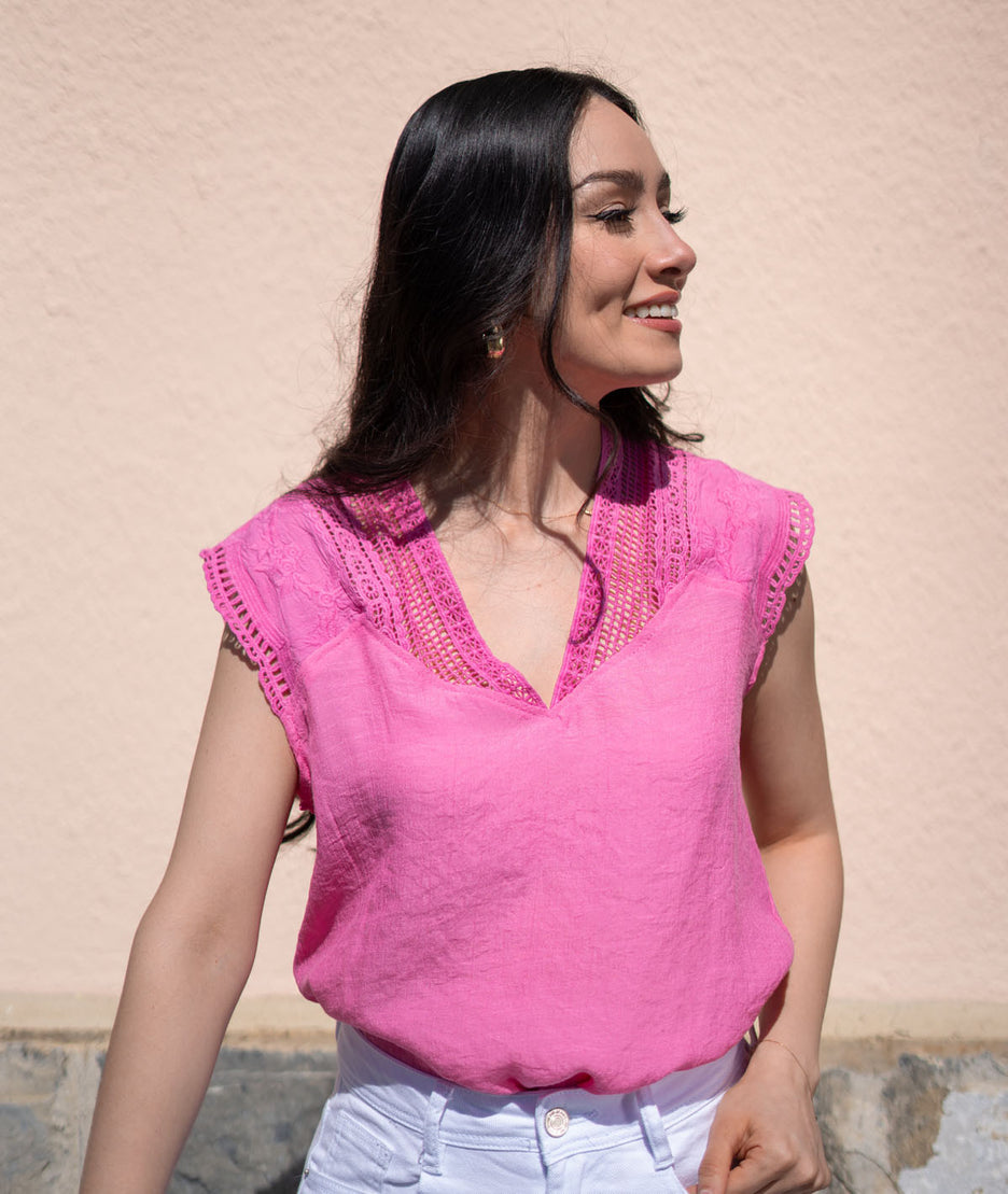 T-shirt à broderies Ajana rose de face