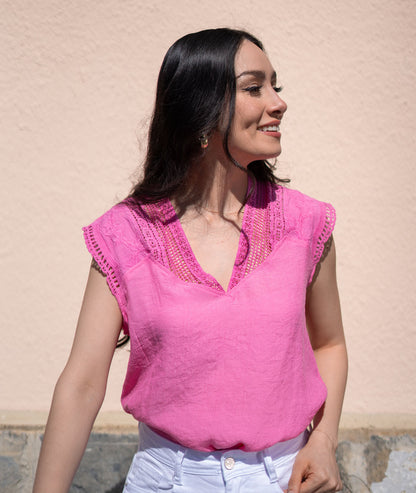 T-shirt à broderies Ajana rose de face