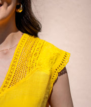 T-shirt à broderies Ajana jaune détails
