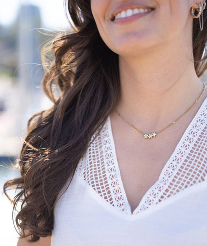 T-shirt à broderies Ajana blanc détails