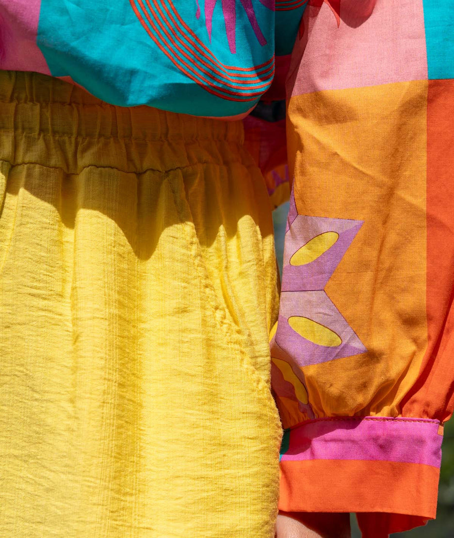 Pantalon fluide Léa jaune détail