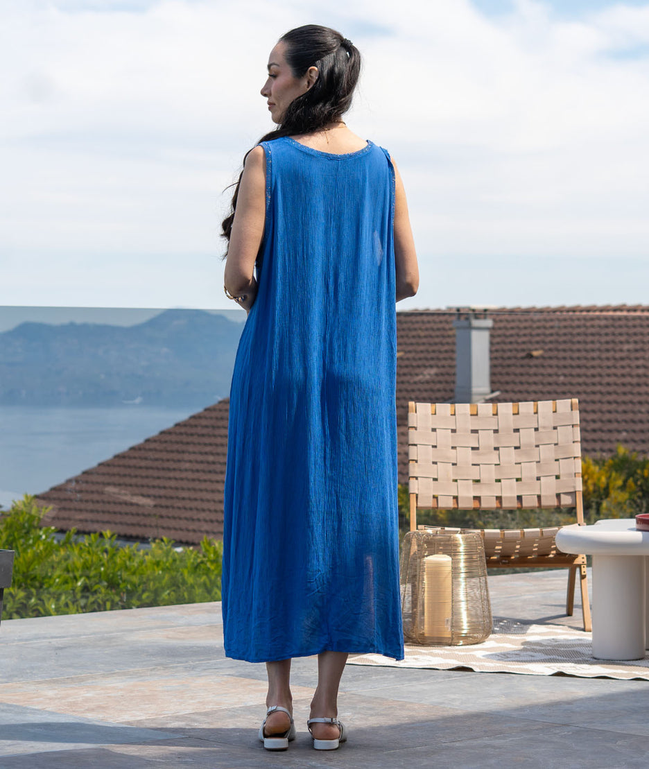 Robe longue ample Unia bleu roi de dos