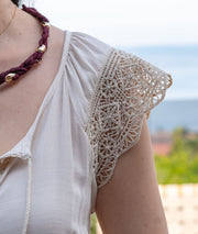 Robe longue bohème Reno beige détail épaule