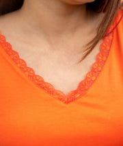 Débardeur dentelle orange détails