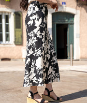 Jupe longue ample motif fleuri noir coté