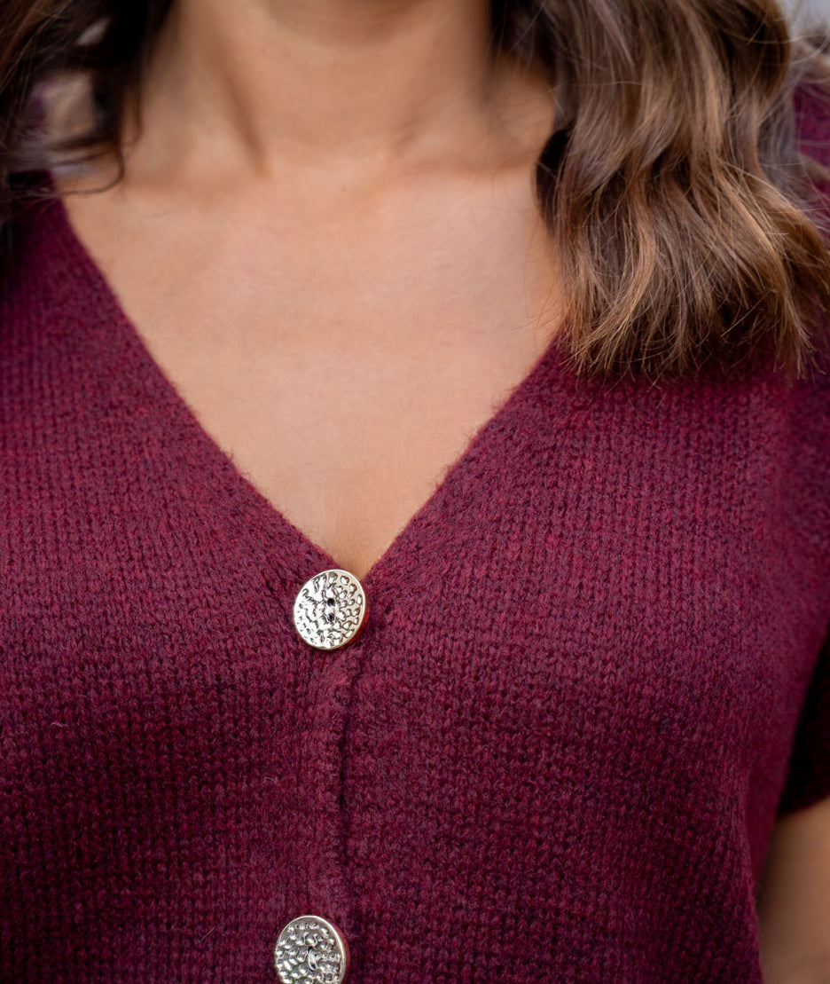 Gilet manches courtes en maille bordeau détail col