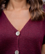 Gilet manches courtes en maille bordeau détail col