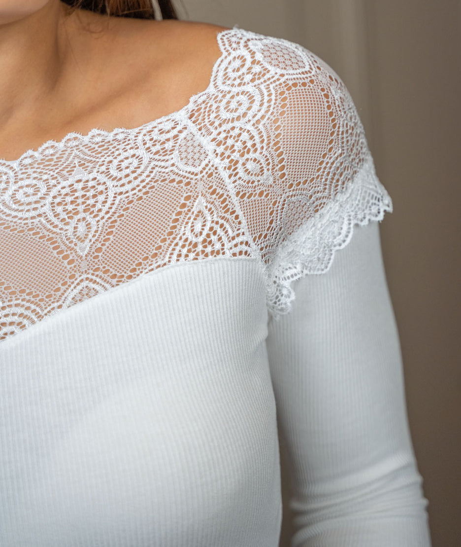 T-shirt dentelle manches longues ecru détails