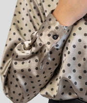 Ensemble en satin à pois gris détails manches