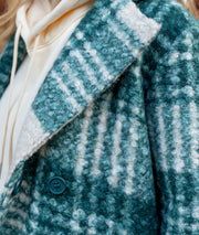 Manteau à carreaux en bouclettes Carila vert détails