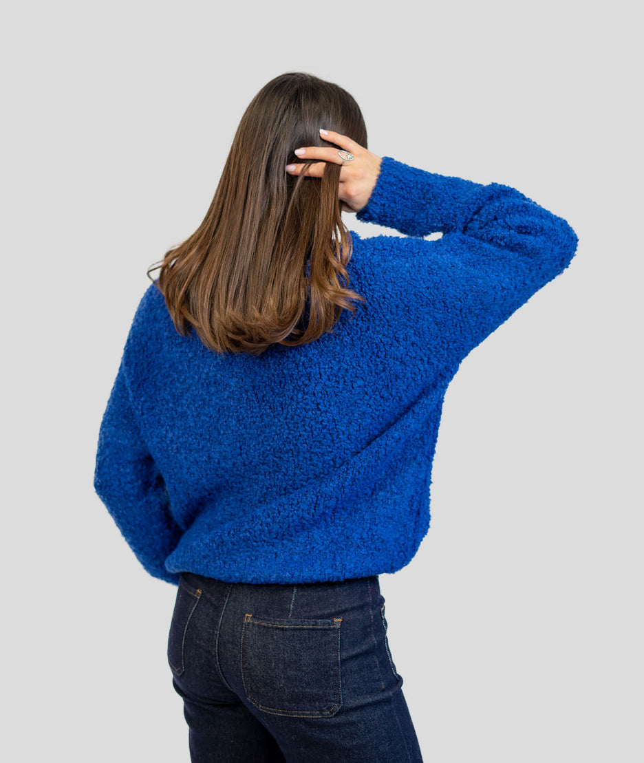 Pull en bouclettes bleu roi dos